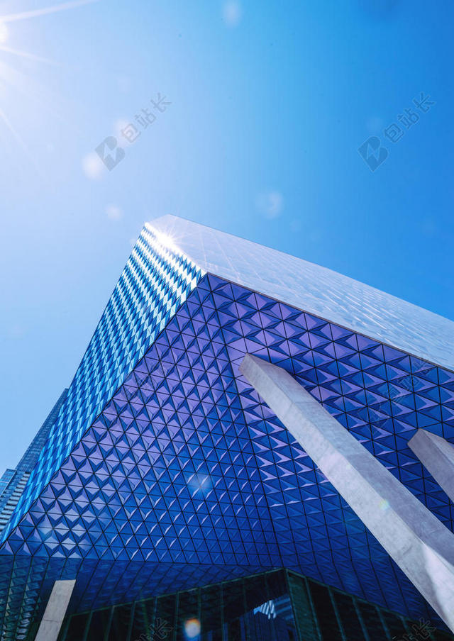 蓝色建筑现代玻璃墙体一角背景图片