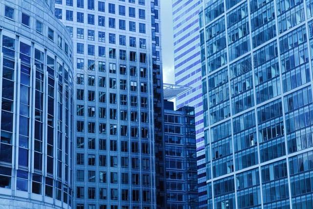 蓝色建筑商业现代城市办公楼外墙背景图片