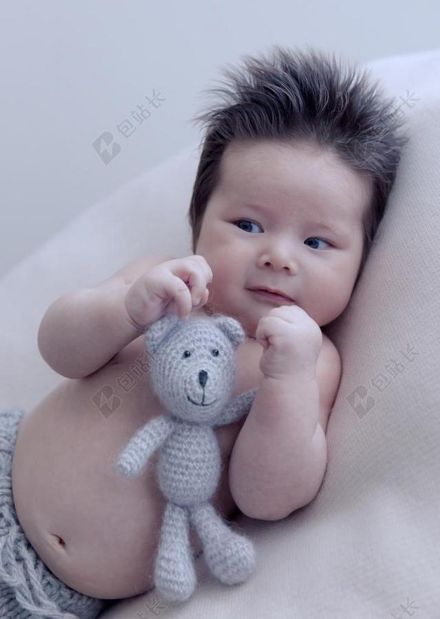 可爱的婴儿男孩孩子爱幸福开心人物特写背景图片