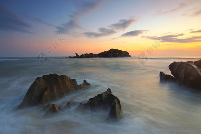广告唯美海浪冲击石头背景图片