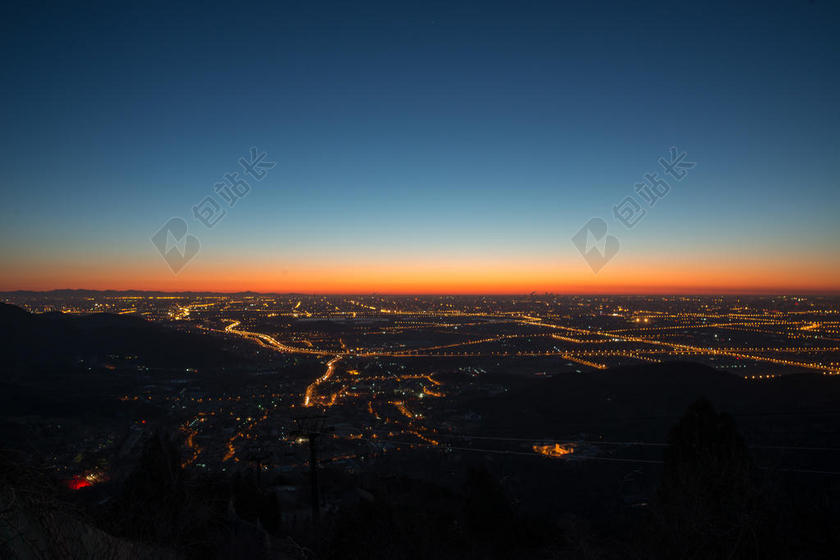 摄影日落昏暗的大地背景图片