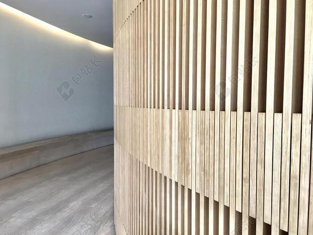 黄色建筑创意木板拼接交错走廊室内设计美学背景图片