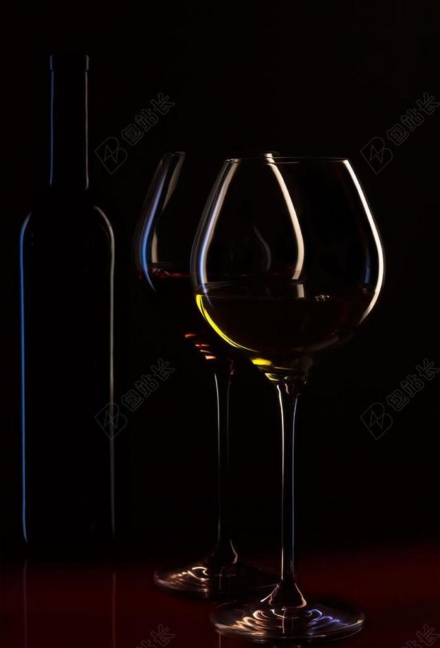 广告简约灰暗的酒杯背景图片