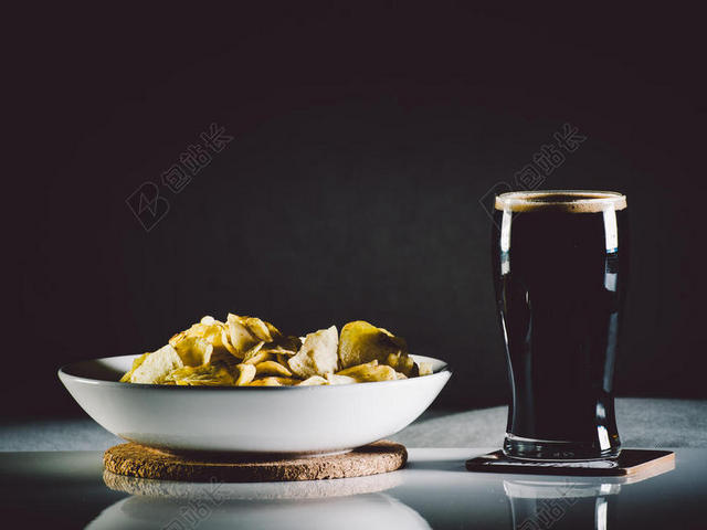 餐饮简约薯条配可乐背景图片