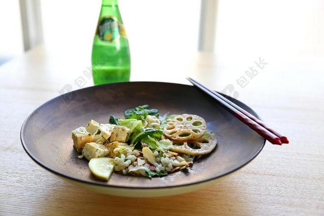 食物蔬菜新鲜盘子里的混杂蔬菜菜肴食物背景图片