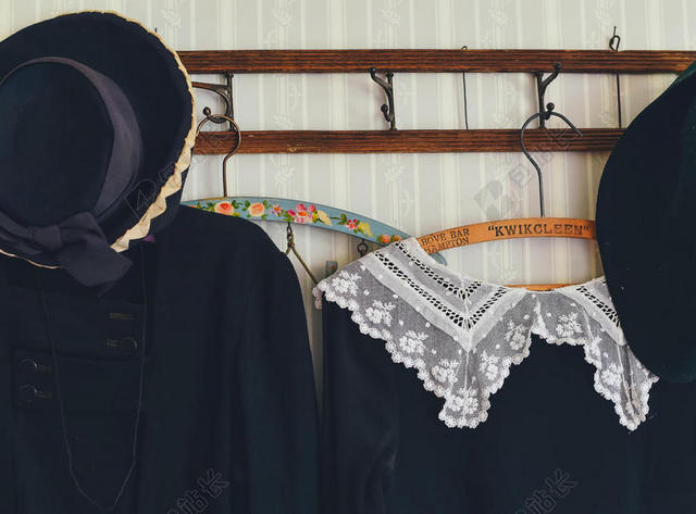 黑色现代时尚服装衣服背景图片
