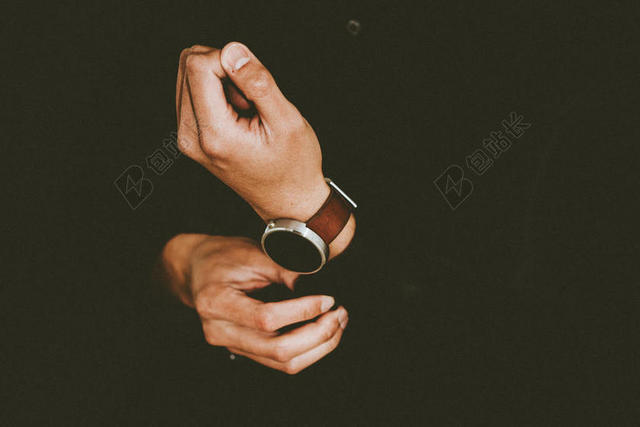 广告时尚手戴手表背景图片