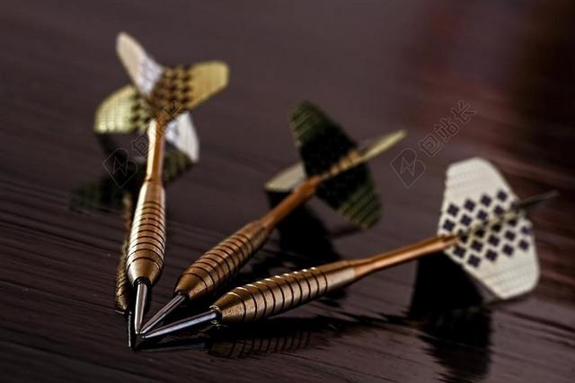 金色飞镖游戏商务目标背景图片