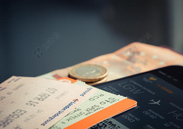 彩色金融经典钱币和护照旅游出国金钱背景图片
