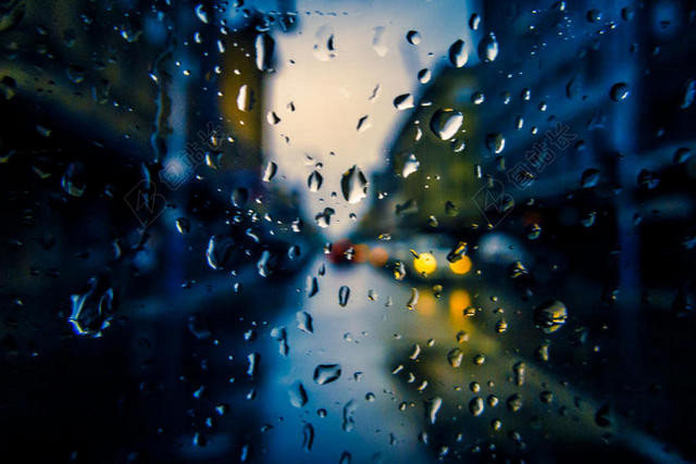 摄影自然雨后的玻璃水滴背景图片