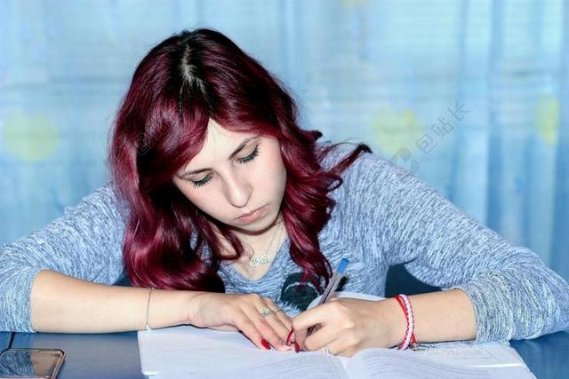 教育简约女孩学习考试背景图片