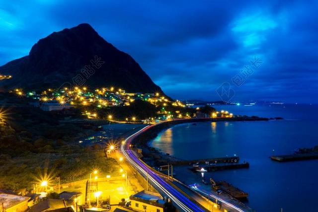 旅游自然海岸夜景灯火景色背景图片