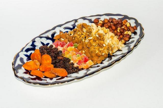 坚果 干果 葡萄干 花生 榛子 蜜饯的水果 板