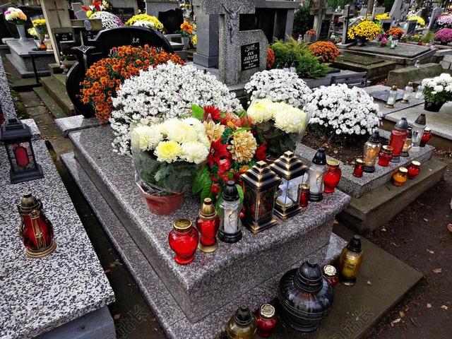 公墓 墓碑 所有圣徒的日子 墓 死去的人 蜡烛 丧亡之痛 记忆