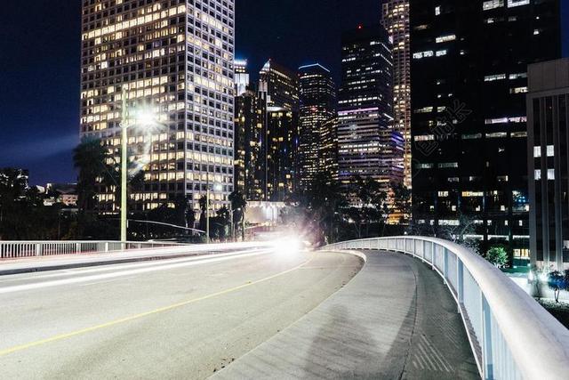 城市建筑灯路夜景路灯高架桥背景图片
