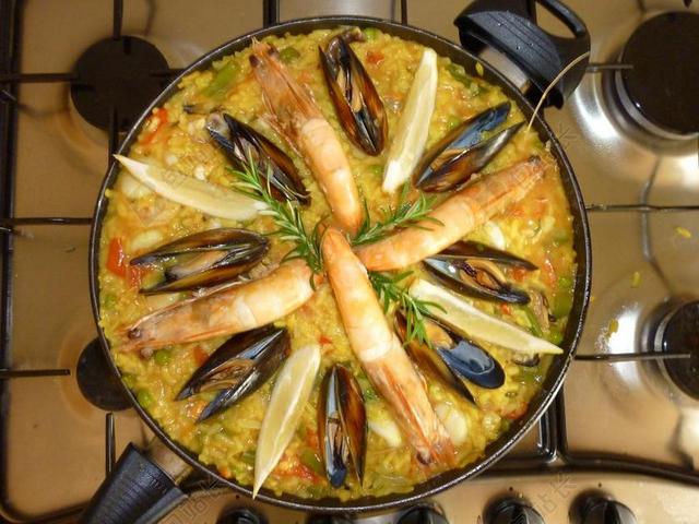 西班牙海鲜饭 海鲜 水稻 食品 地中海 西班牙语 虾 大虾