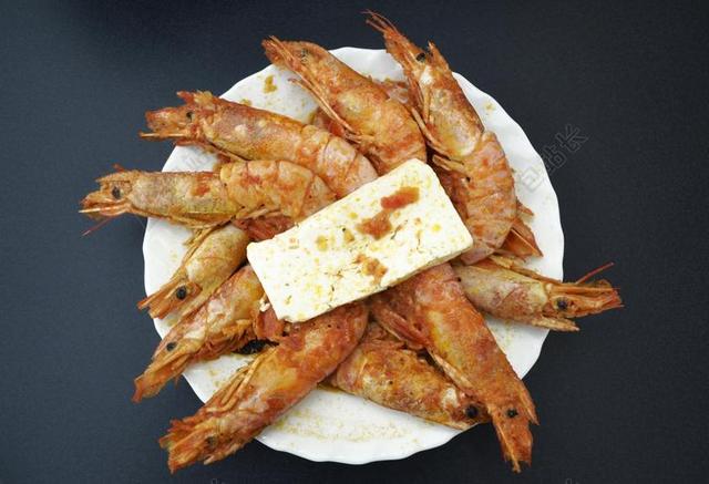金色食物金色的大虾背景图片