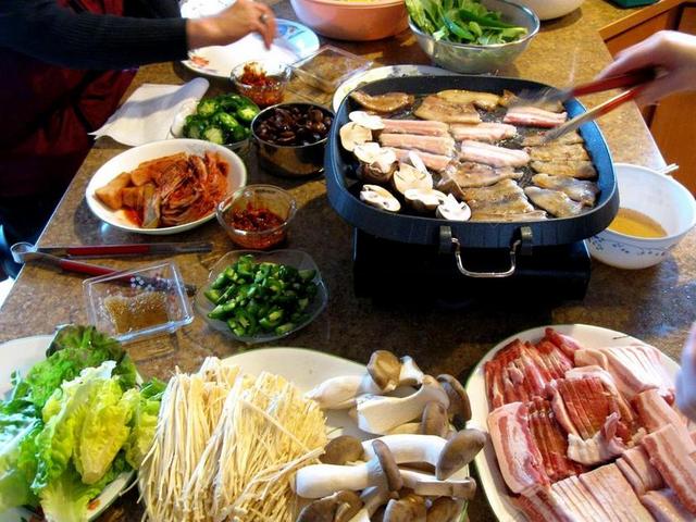 美食食物烤肉韩国烤肉韩国料理丰富多种好吃宣传图片