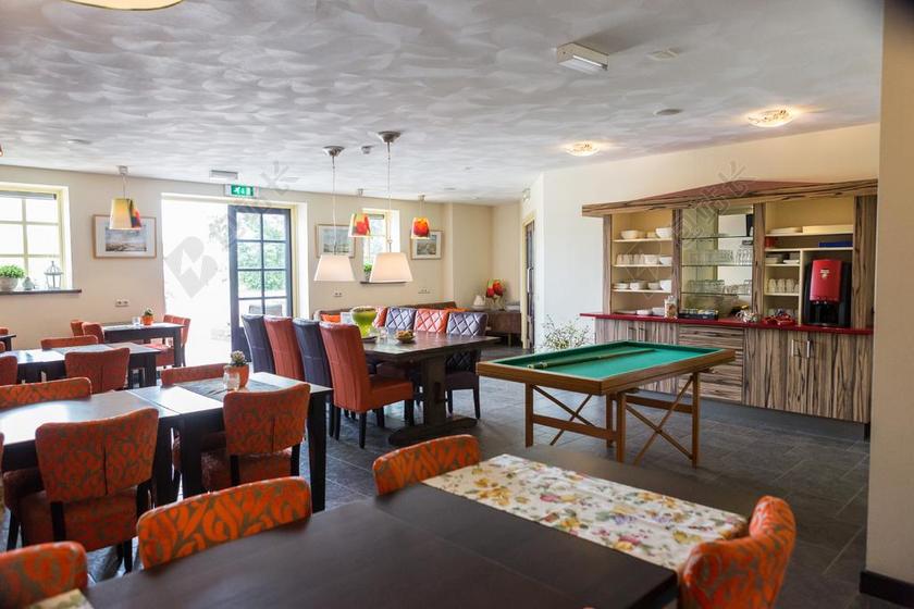 室内装修装饰餐厅大厅家庭氛围温馨台球背景图片