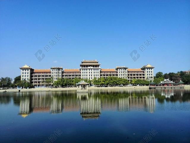 水中倒影 福建厦门 房屋设计 平静的湖水 欧式设计