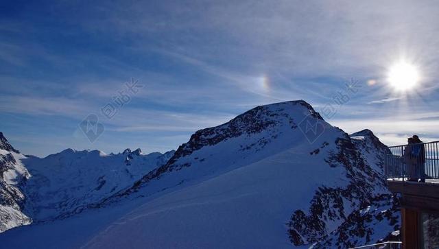 景观景色景点高山雪山山顶山巅太阳照耀背光背景图片