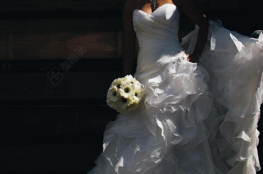 新娘 婚礼 婚姻 礼服 连衣裙 女性 浪漫 仪式