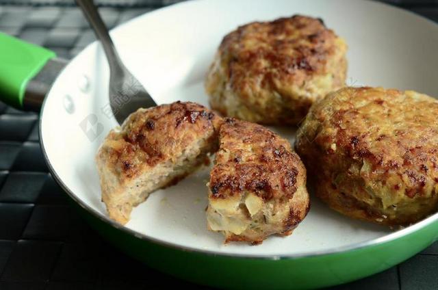 肉圆 肉饼 肉丸子 肉饺子 南斯拉夫联盟共和国 碎的肉 食品
