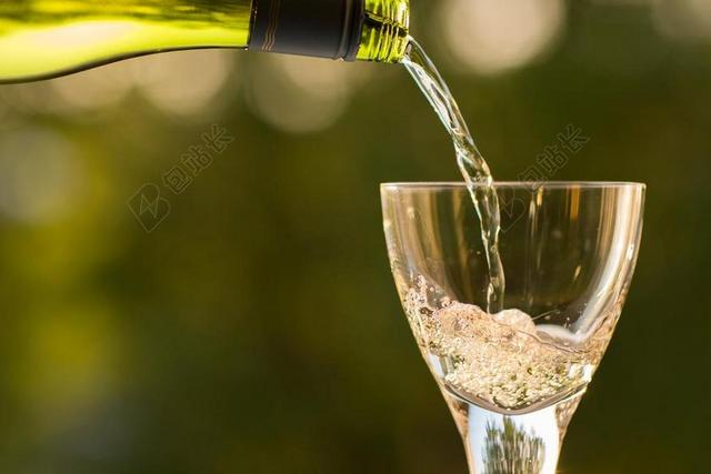 瓶 香槟 喝 喝了杯 特写 浇筑 葡萄酒 酒杯