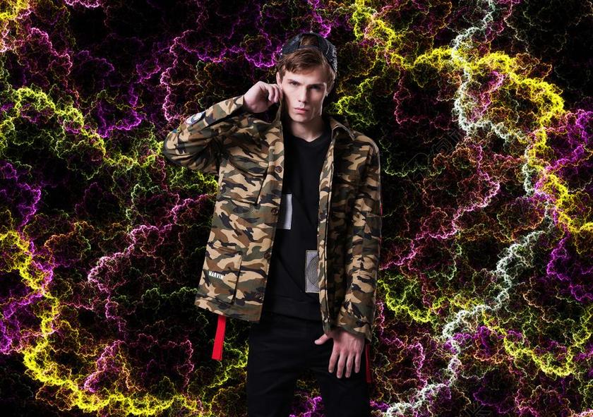 彩色人物灯光下的男子时尚服装搭配光影背景图片