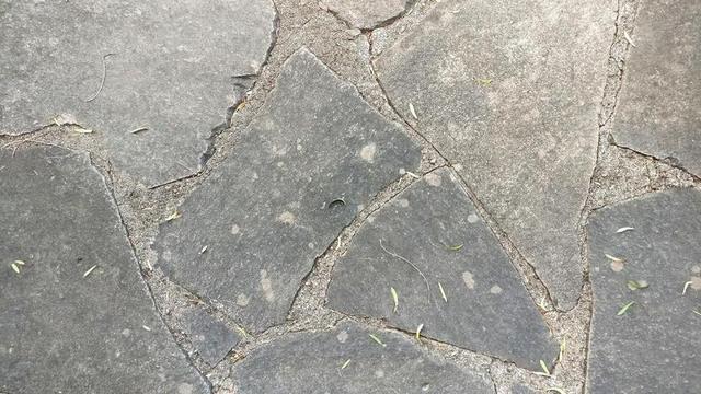 灰色交通纹理粗糙的灰色路面石板背景图片