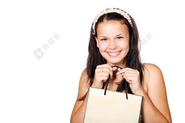 黄白人物可爱拿着袋子微笑的女孩人物摄影笑容背景图片