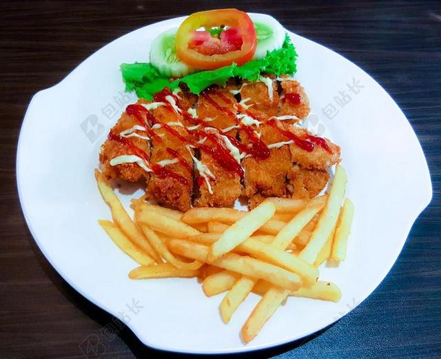 彩色食物美味餐盘里的肉排土豆等菜肴美食背景图片