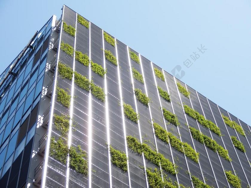 蓝绿建筑现代蓝天下绿植高楼外墙建筑设计绿化背景图片