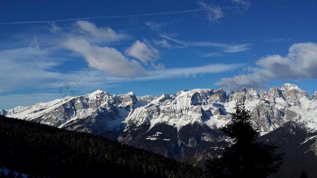 自然壮美蓝天下的雪山等自然旅游山野背景图片