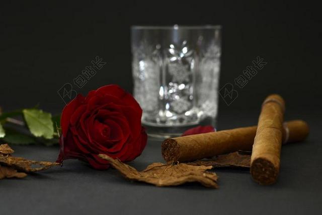 红色艺术娱乐玫瑰花玻璃杯烟草背景图片