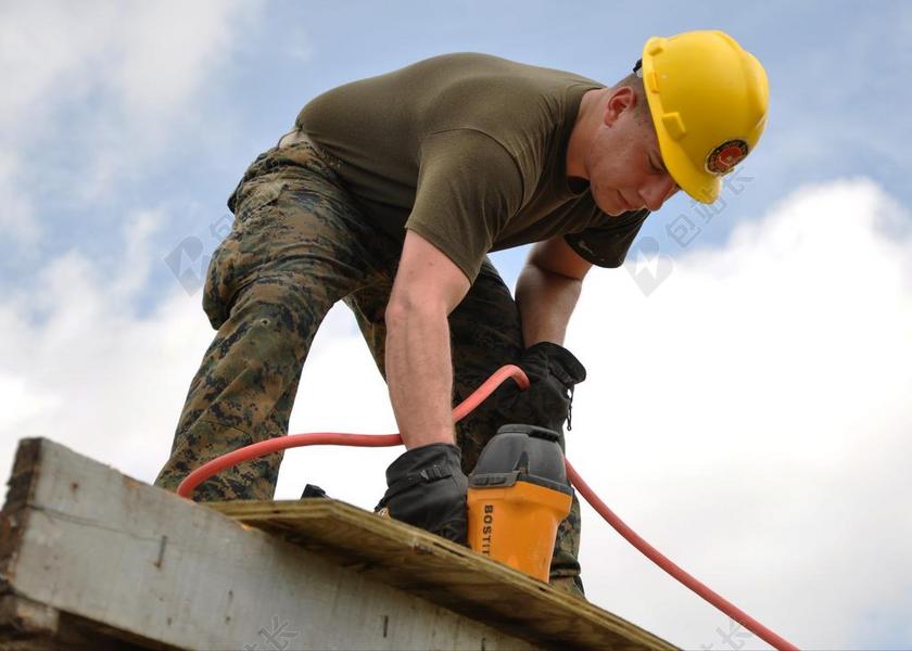 工人 建设 髓内钉的男人 男 工作 头盔 木匠 手动