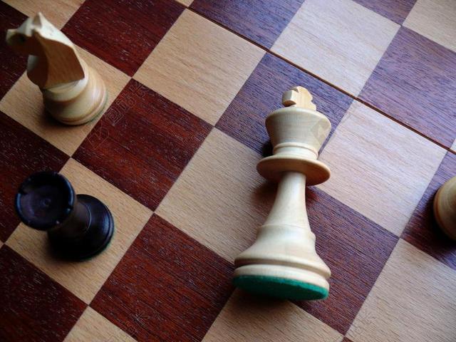 棕色博弈国际象棋背景图片