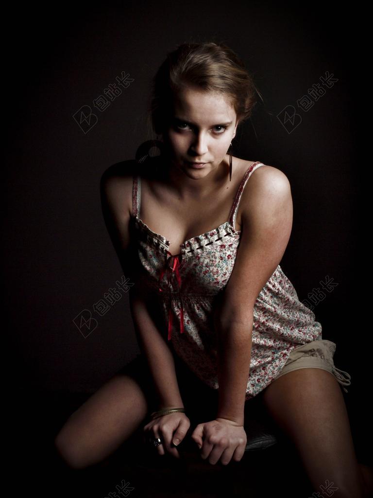 性感 女孩 神秘 年轻 女子 黑色背景 体 美容 感觉的