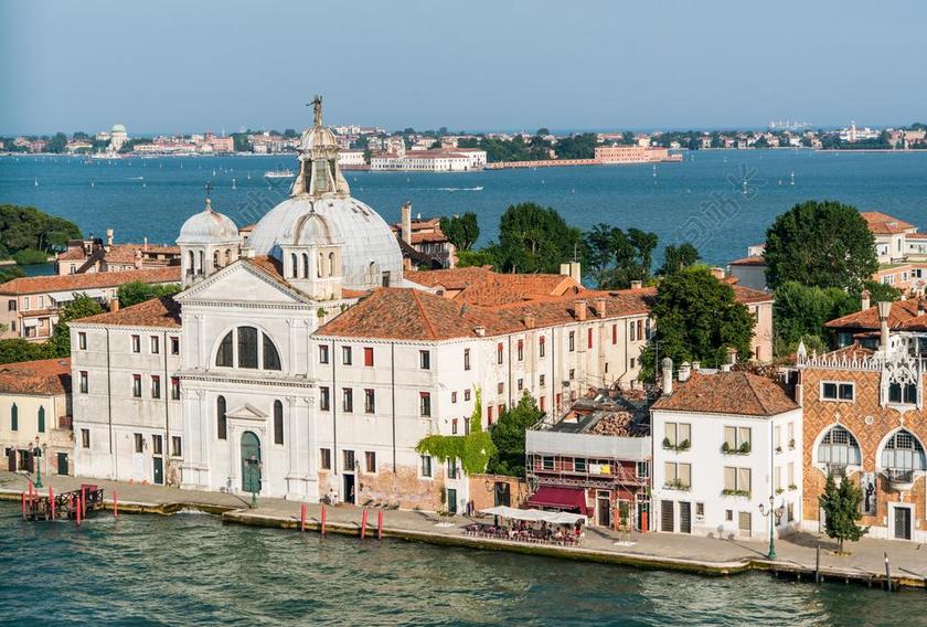 唯美建筑大海背景图片