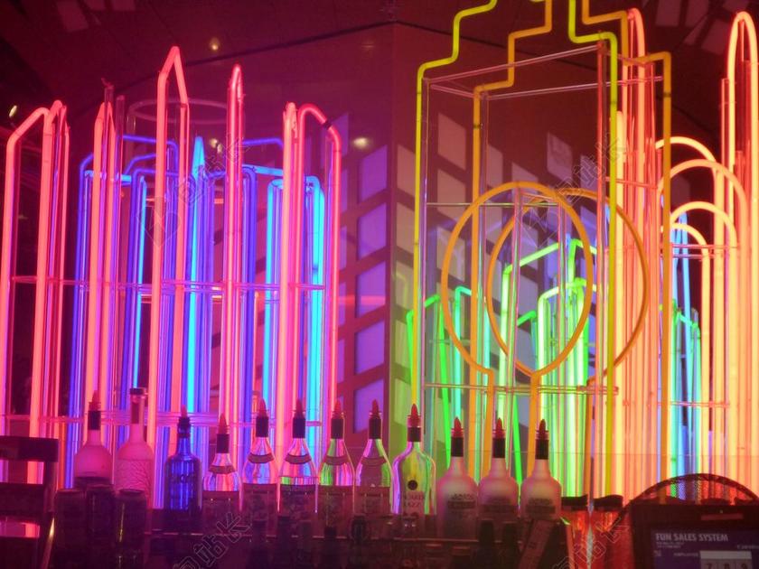 彩色霓虹灯管背景图片