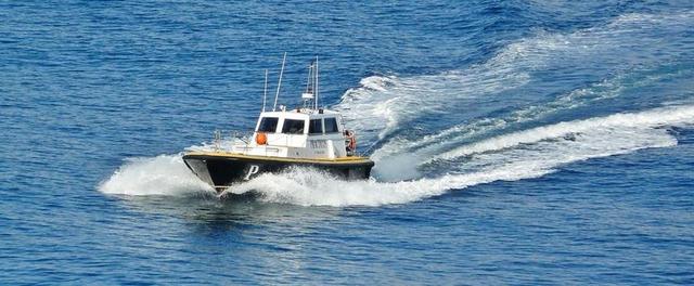 引导 船舶 汽 快速 海岸警卫队 海 海事 驱动器 弓波