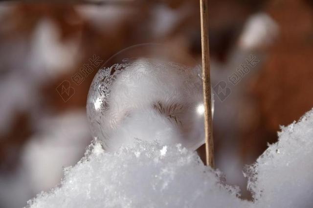 白色泡沫唯美背景图片