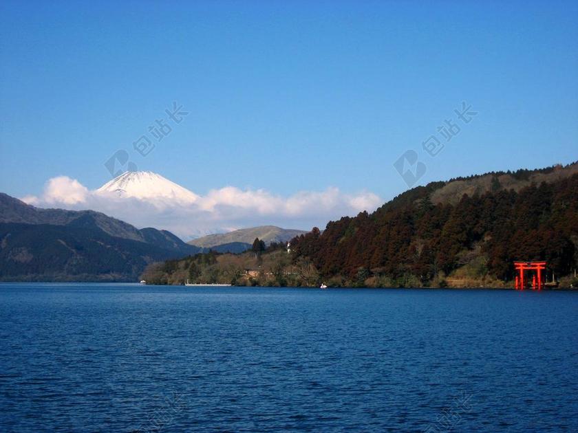 芦之湖 富士山 牌坊 红色 日本神奈川县