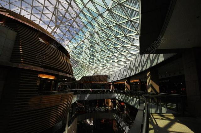 黑色现代建筑设计风格背景图片