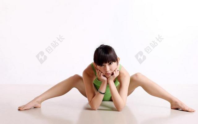 女性瑜伽训练姿势背景图片