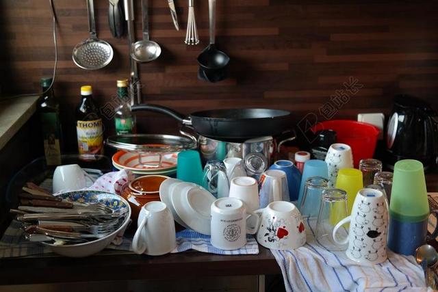 餐具 洗碗 吨 冲洗 咖啡杯 瓷 工作 财政预算案 眼镜