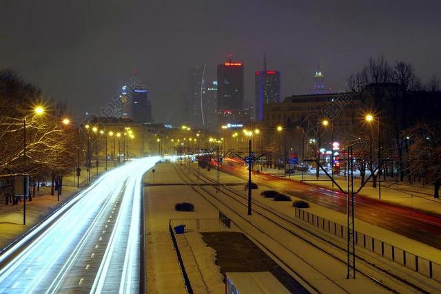 黑色繁华都市夜景雪景背景图片
