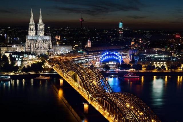 科隆 科隆大教堂 HOHENZOLLERN 桥 科隆在夜间