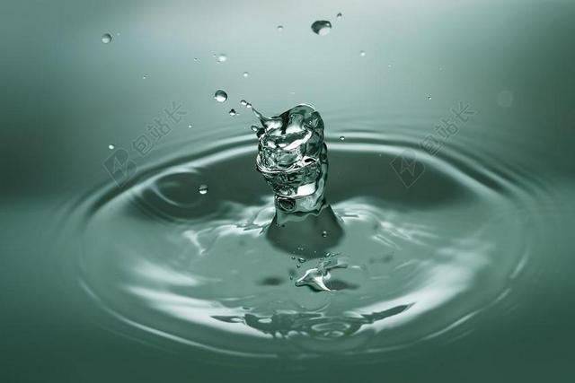 灰色唯美水滴背景图片