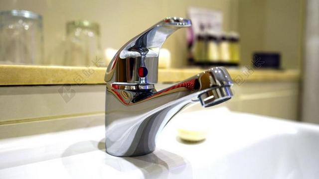 自来水 水 水龙头 新鲜 清洁 浴室 金属 水暖 水槽